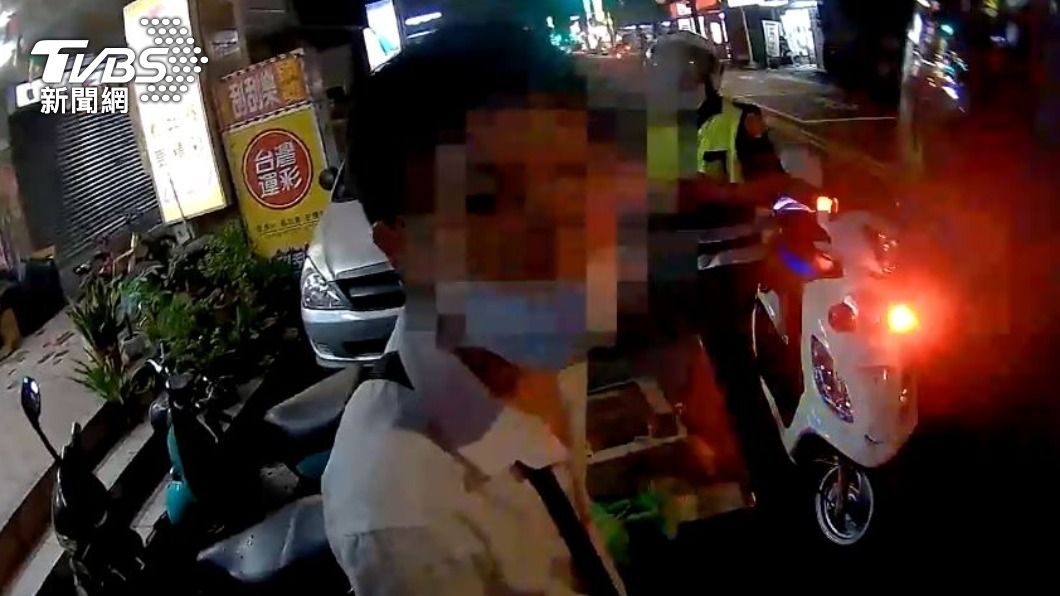 獨/每次都「撿來的」!慣竊偷娃娃機商品 警一看抓包
