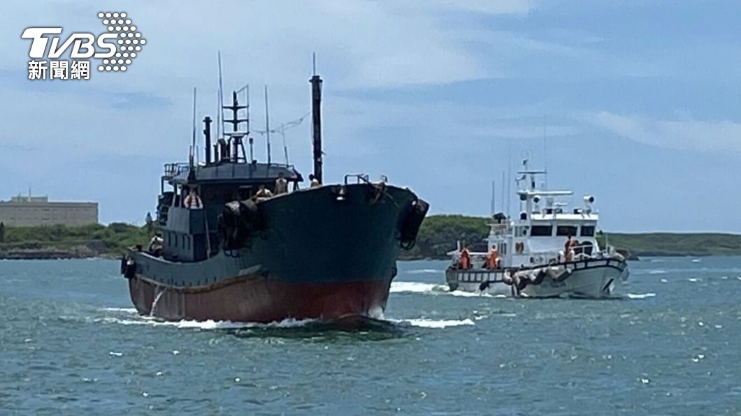 陸籍油料運補船越界　澎湖海巡查扣押返
