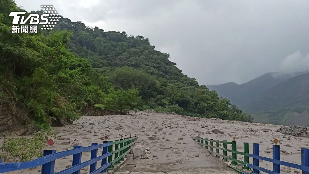 桃源斷橋便道搶通300公尺 又被土石流沖毀部分