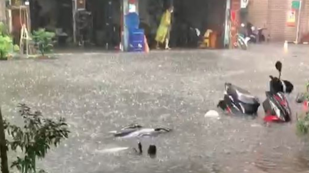 新北市永和多處街道成小河。（圖／民眾提供）
