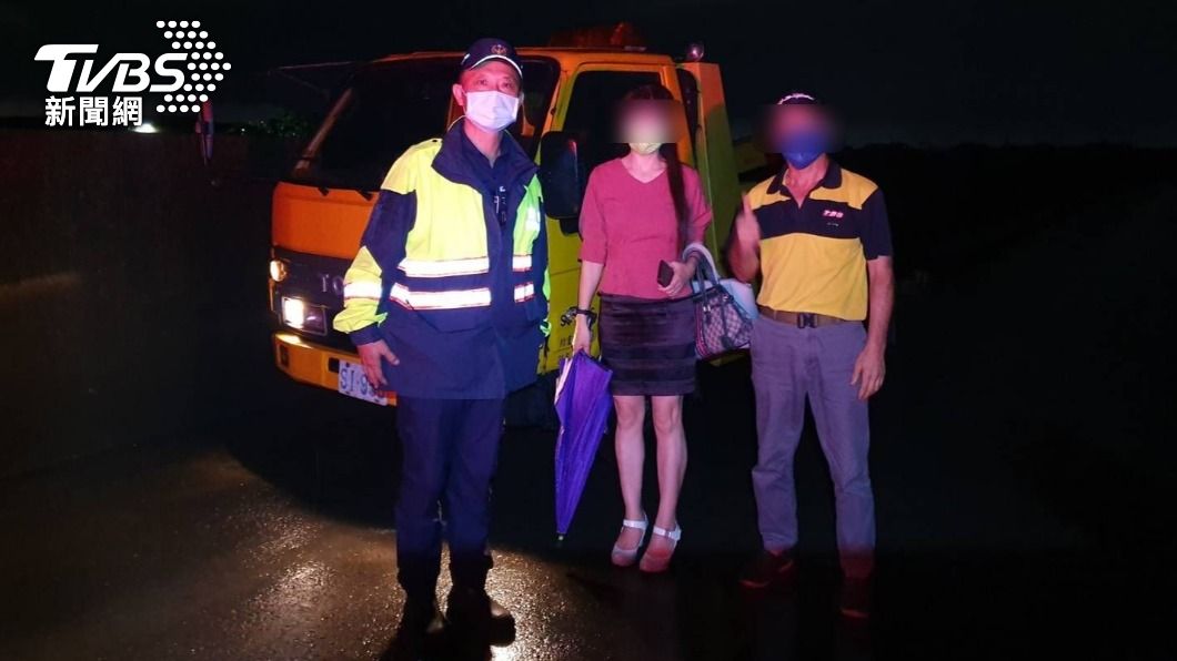 導航亂指路！女駕駛受困爛泥2小時　拖吊車找不到急哭