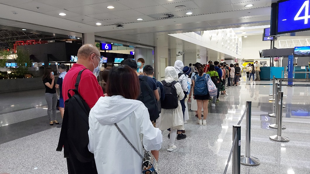 飛國外混打疫苗也OK! 陳時中:以當地證明為主