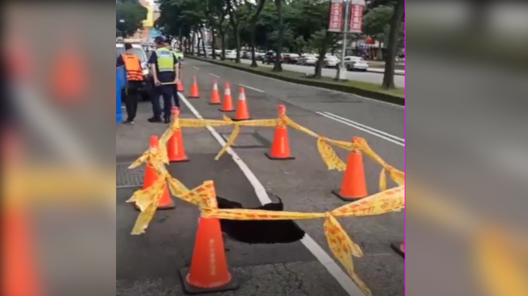 又有「吃車天坑」!台中路面再傳塌陷 中市府:水管破裂