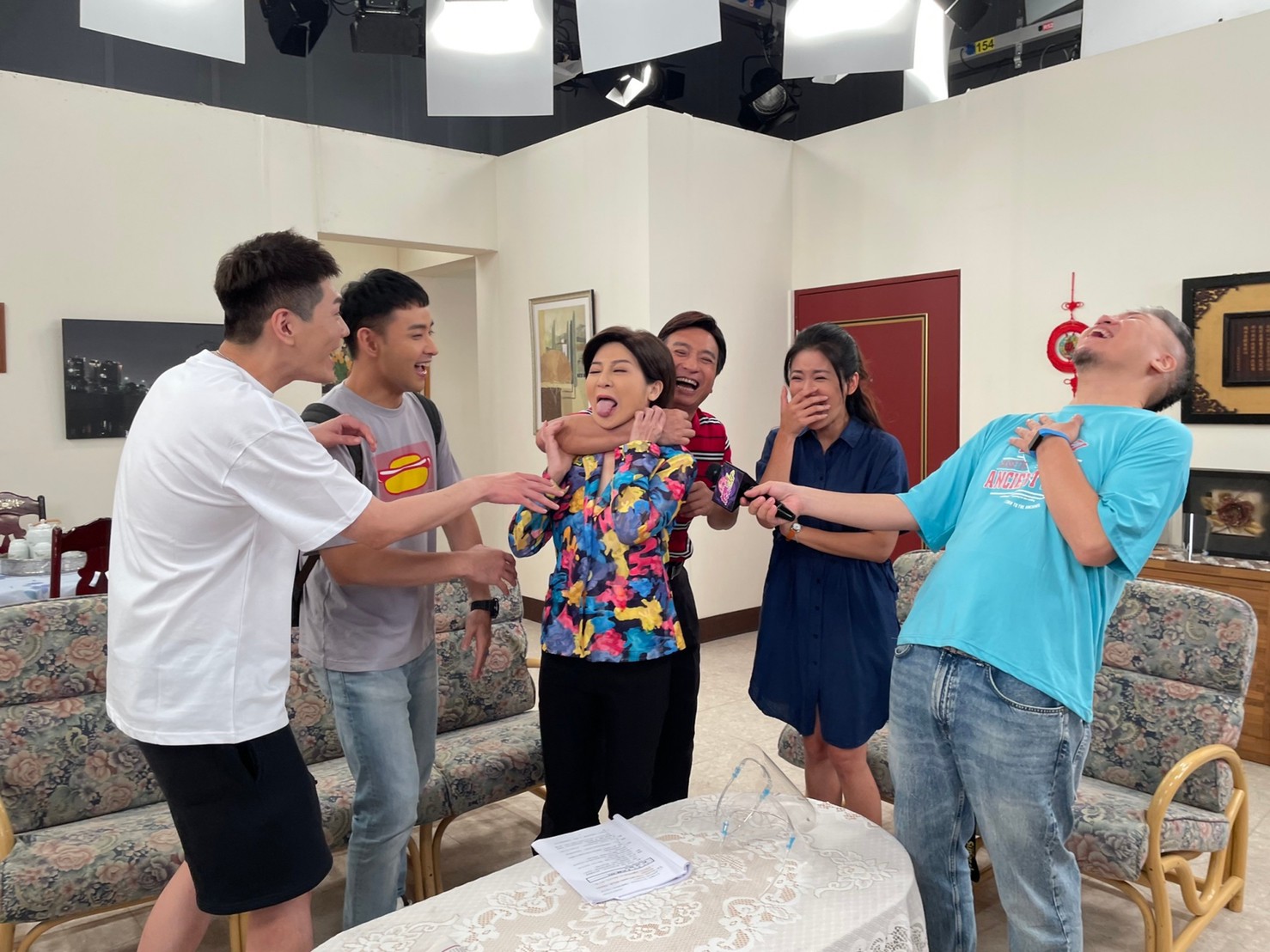 搞笑互動讓現場笑聲不斷。(圖/民視提供)