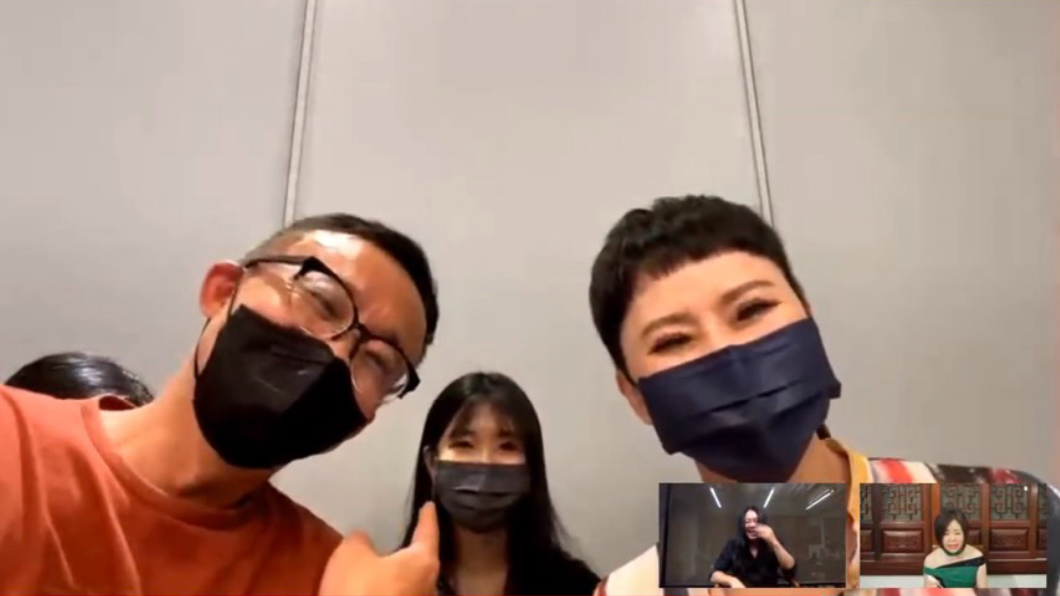 詹雅雯出院後隨即和于美人等人連線直播。(圖/翻攝自UberBee 有保庇線上祈 YouTube)