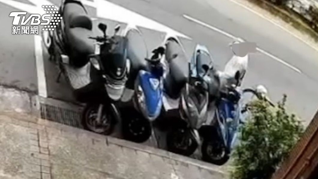 想學金鋼狼?男子失業竟持刀隨機割破機車坐墊洩憤