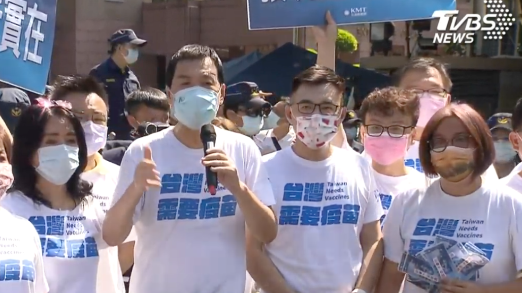 國民黨立委到政院踢館。（圖／TVBS）