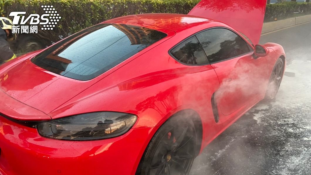 這輛保時捷718 Cayman GTS 4.0,新車價448萬起跳。(圖/TVBS)