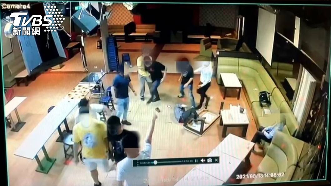 囂張！台中東協廣場改選主委　9惡煞砸桌毆人