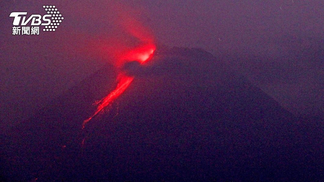 印尼梅拉比火山再噴發　火山灰遍覆社區暫無傷亡