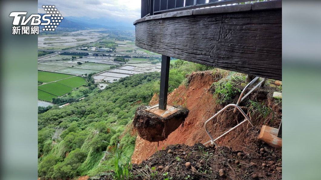 豪雨沖刷土石崩落 大甲鐵砧山觀景台基座裸露