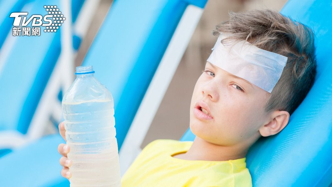 太陽咬人!醫曝夏季中暑3大族群 2撇步預防中暑
