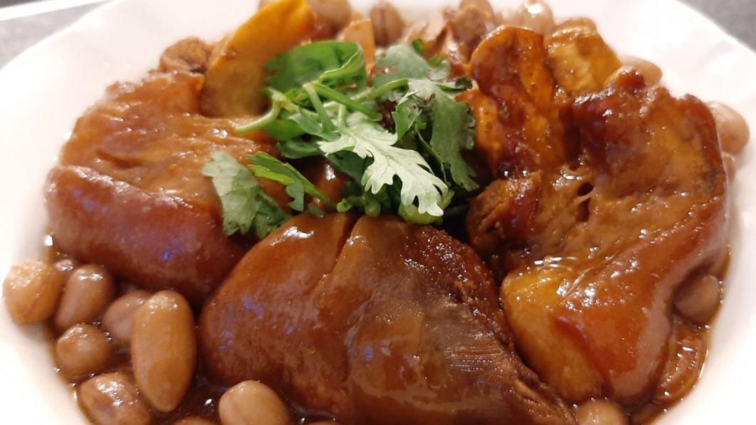 隱食家招牌名菜是花生豬腳。（圖／翻攝自隱食家臉書）
