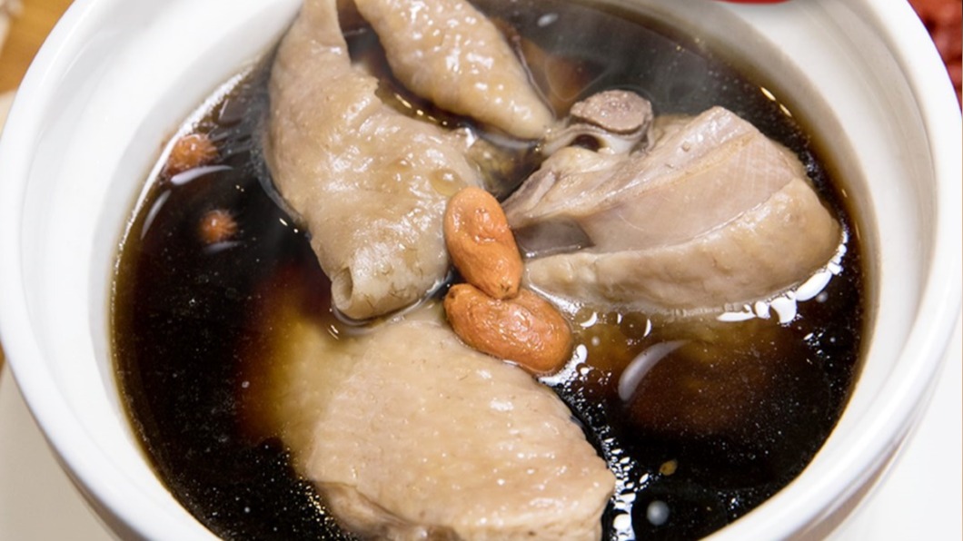 湘帝御膳食堂首推何首烏雞湯（圖／翻攝自湘帝御膳食堂臉書）