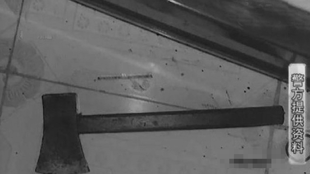 兒媳婦拒絕後他惱羞成怒持斧頭砍殺對方20多刀致死。(圖/翻攝自搜狐新聞)