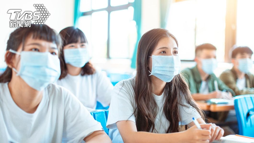 中小學即將開學並施行防疫措施。(示意圖/shutterstock達志影像)