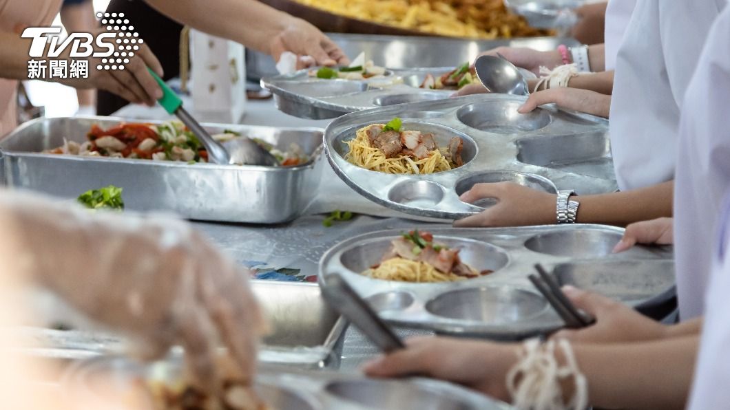 沈政男醫師擔憂學校營養午餐成防疫破口。(示意圖/shutterstock達志影像)