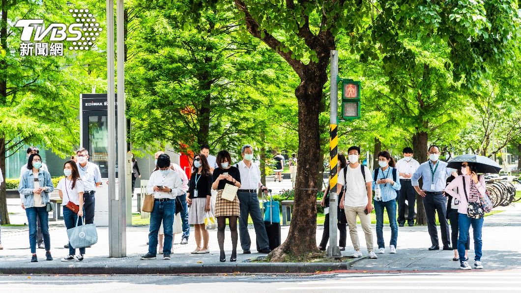 防疫鬆綁還會戴口罩?網曝「這情況」仍戴好戴滿