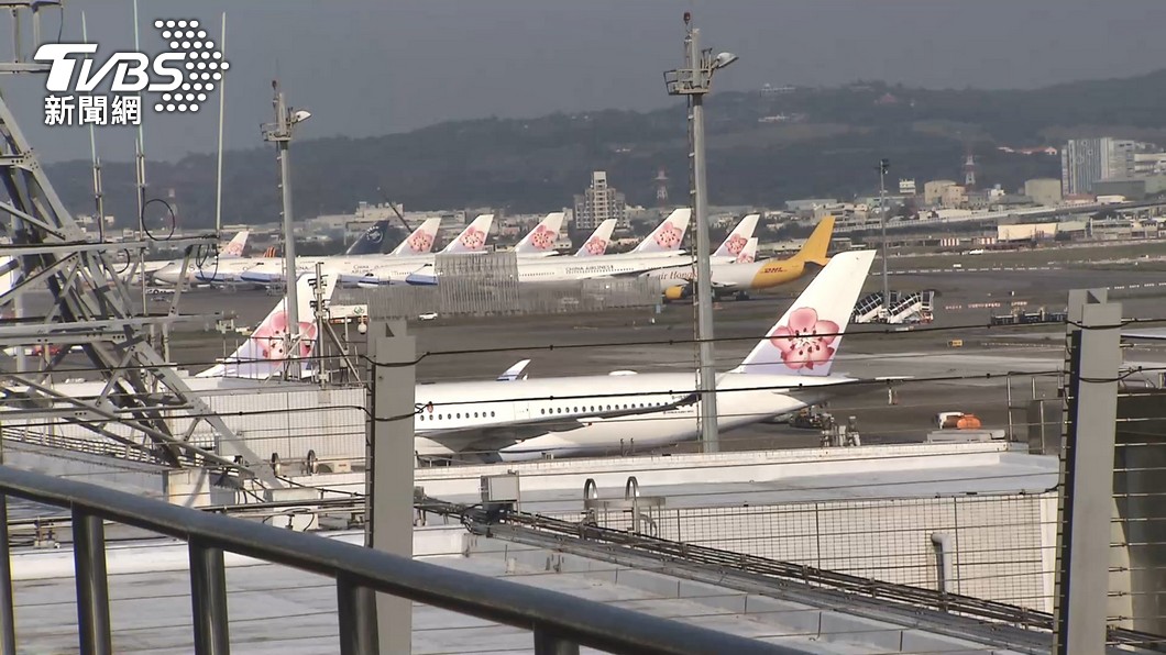國門第一線淪陷 桃機清潔員染疫、傳華航2機師確診