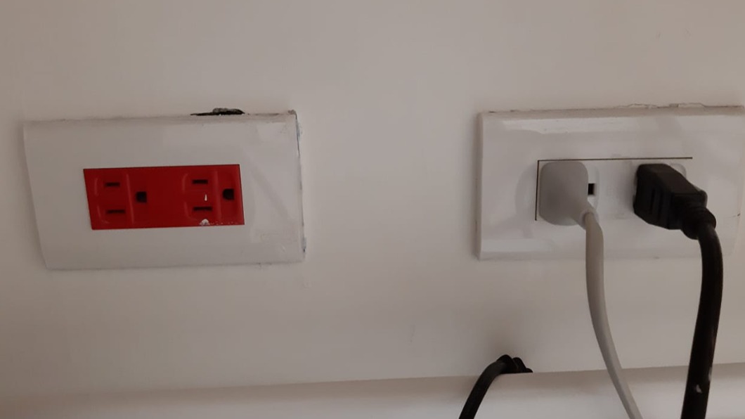 家中現「紅插座」！試了卻沒電　用途曝光他驚呼：長知識