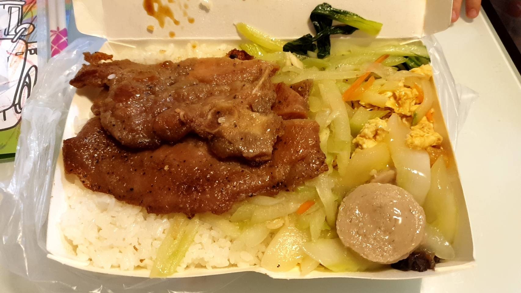 網友挑1主菜3配菜竟要185元。(圖/翻攝自爆怨2公社臉書)