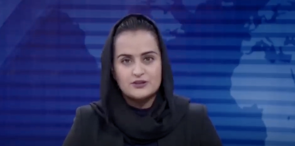 女主持人在訪談節目後便遭到撤換。(圖/翻攝自《TOLOnews》TV畫面)