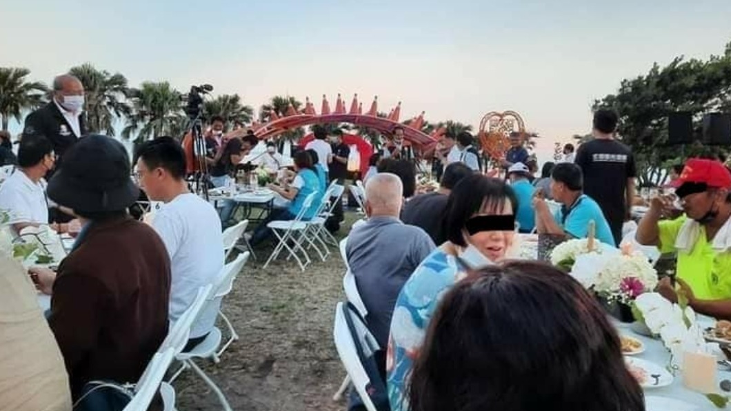 南迴藝術季百人並肩吃飯 台東人轟:餐飲業隔板用心酸?
