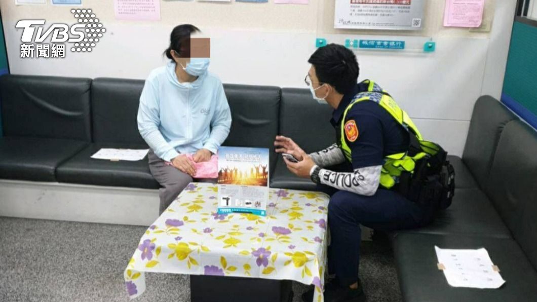 不匯手續費會被抓走? 婦遭詐騙見警察嚇到手發抖