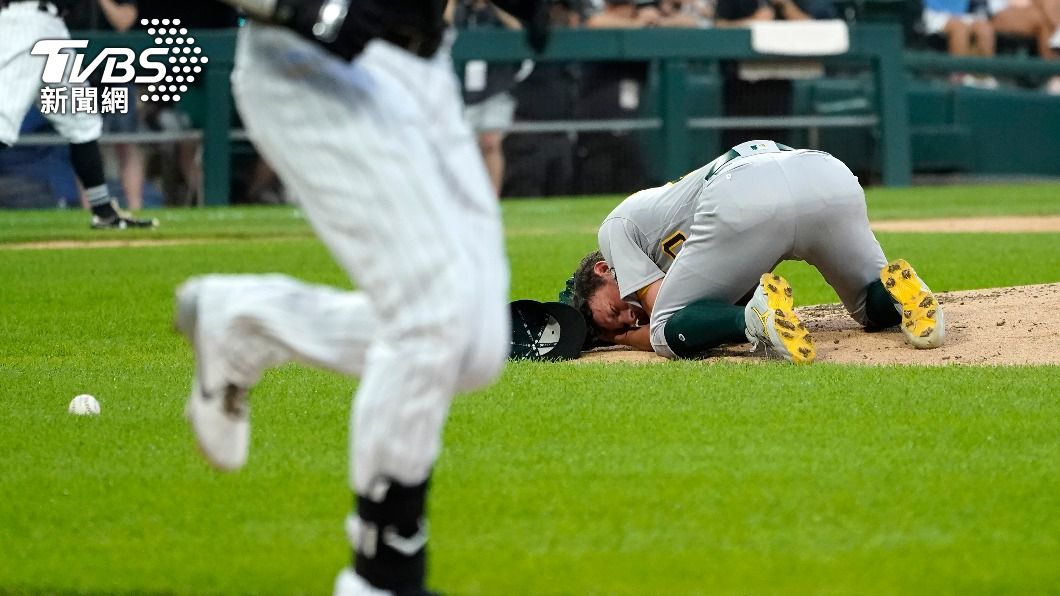 MLB運動家投手遭強襲球擊中頭部 血流如注抬出場