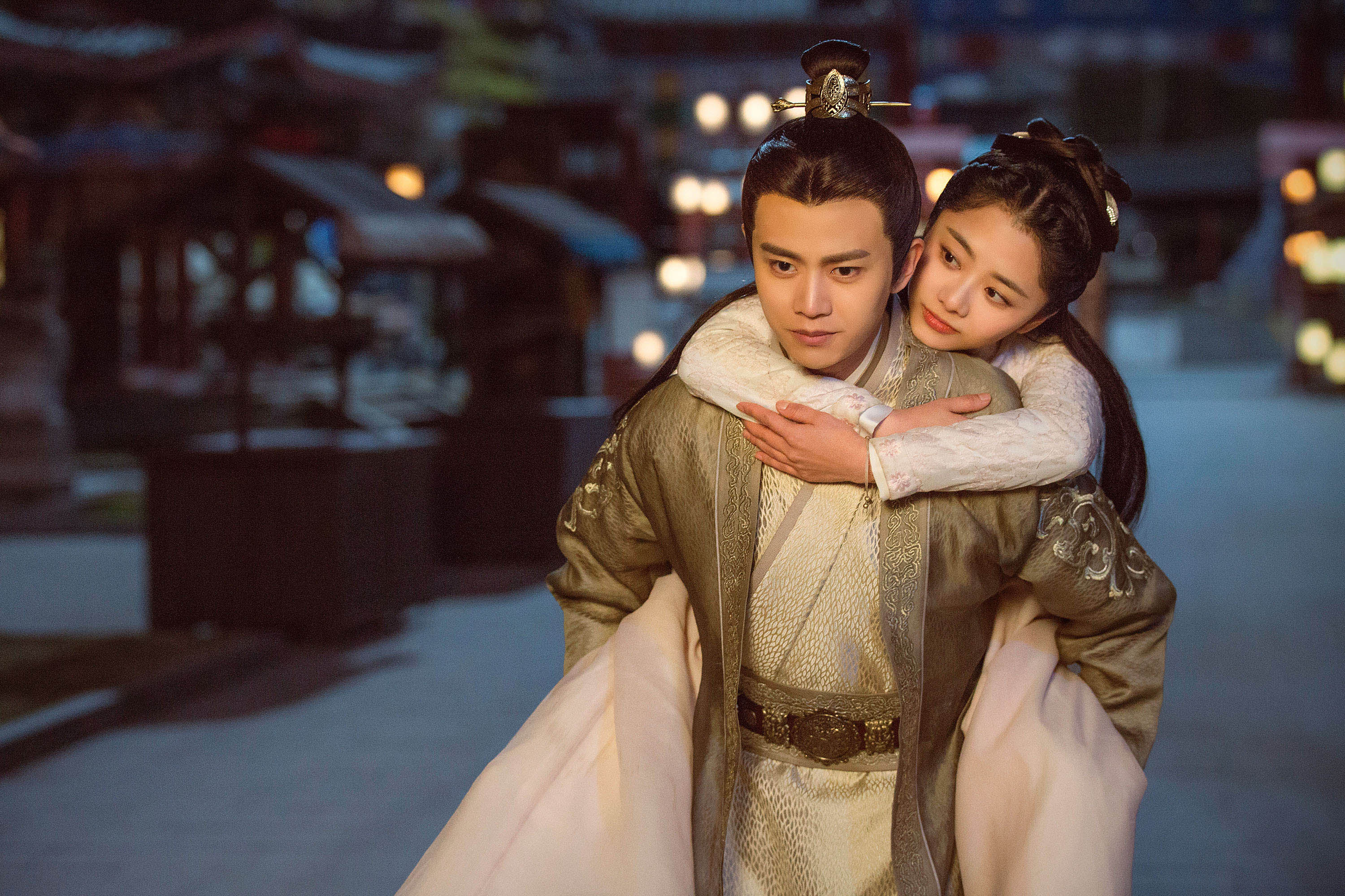 任嘉倫在《錦衣之下》和譚松韵合作。（圖／LiTV、任嘉倫工作室（歡瑞世紀）提供）