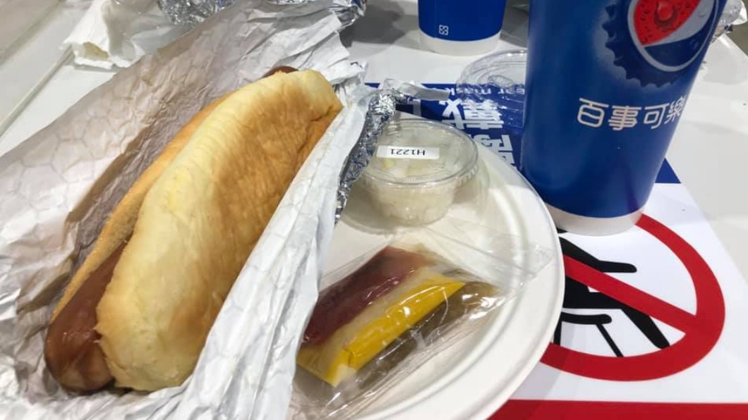 有民眾前往美式賣場時發現提供配料的方式改變。（圖／翻攝臉書Costco好市多 商品經驗老實說）