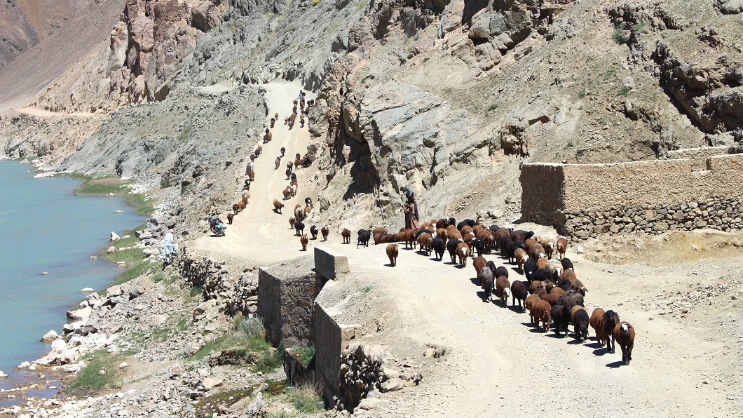 阿富汗中部橫貫公路,哈里河谷,這條路一路通到西部第一大城Herat。(圖/Hanming Huang授權使用)