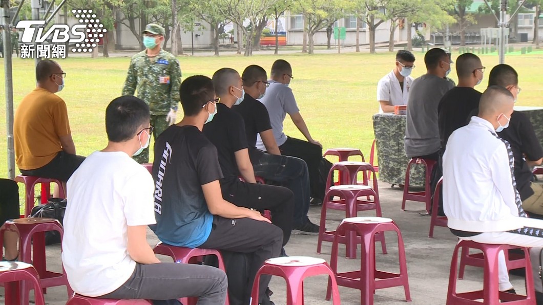 入伍新兵打公費疫苗?國防部曝按「這順序」分批接種