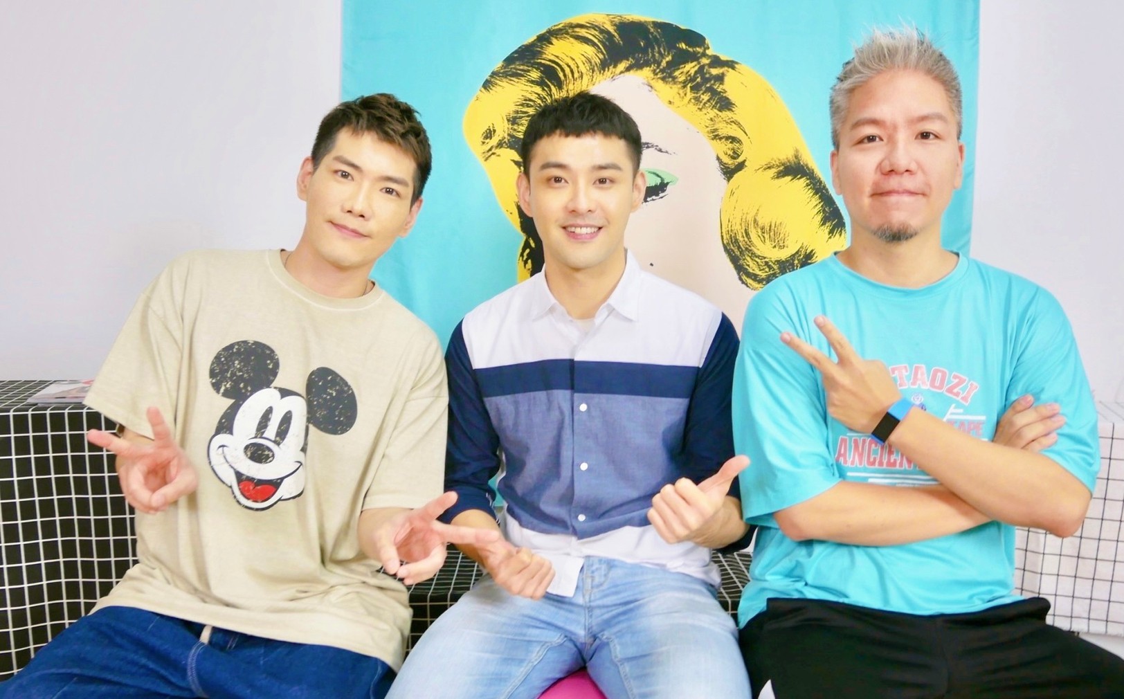 潘柏希參加節目《娛樂超skr》接受主持人小路及阿甘訪問。(圖/民視提供)