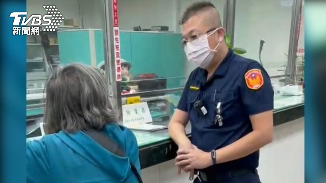 婦人堅稱自己沒被詐騙。(圖/TVBS)