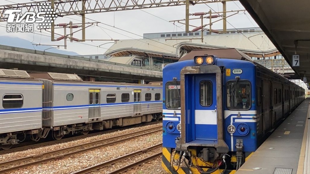民眾鋸樹壓到電車線!台鐵班次延誤影響逾2千人