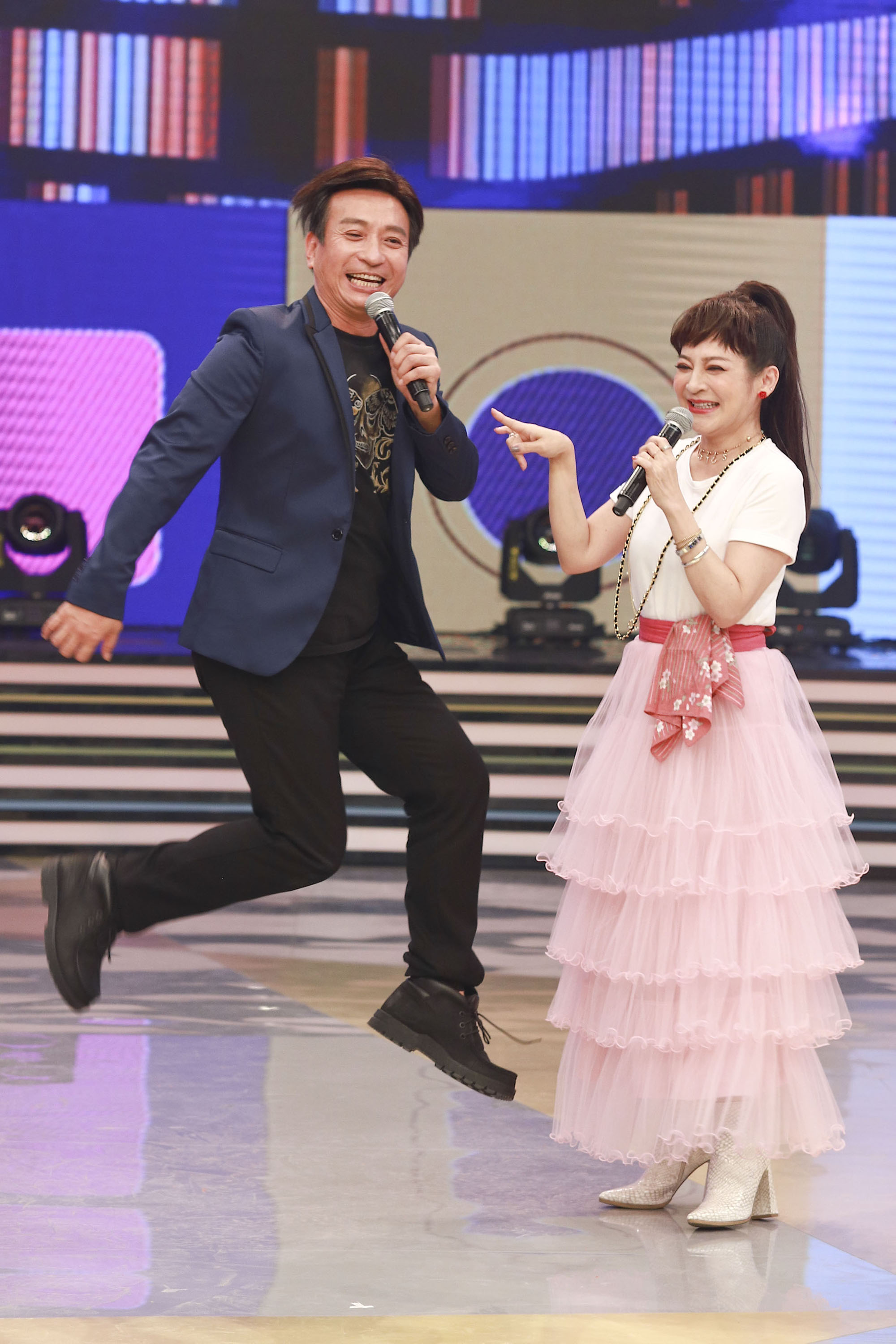王彩樺、王中平還原秀場神曲。(圖/民視提供)