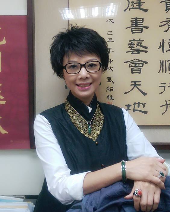 上官明莉近幾年重返校園唸書。(圖/翻攝自上官明莉臉書)
