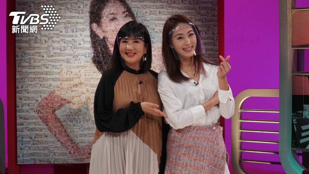 賈永婕與《看板人物》主持人方念華。(圖/TVBS)