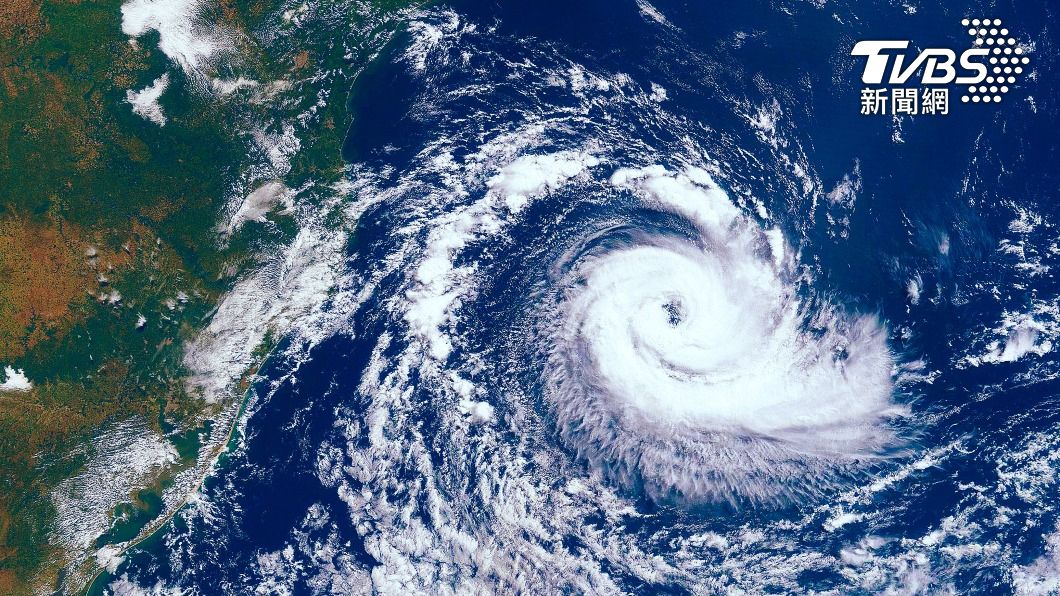 熱帶性低氣壓最快明成颱 東半部將出現局部陣雨