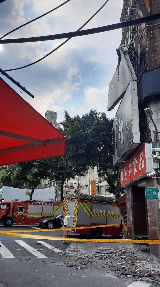消防人員獲報趕到。（圖／古地滷味提供）
