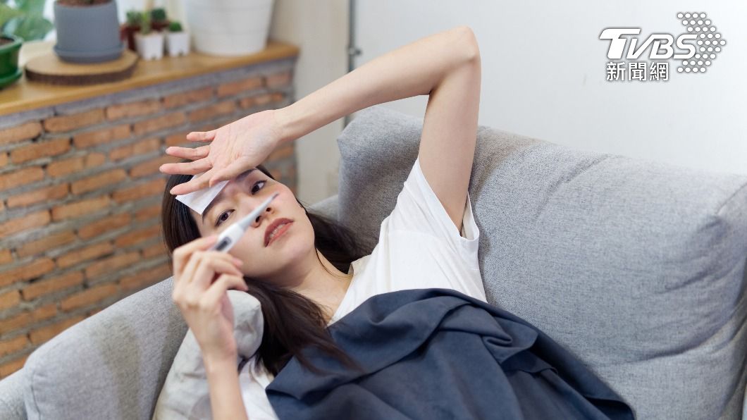 無緣故的發燒可能為淋巴癌初期症狀之一。(示意圖/shutterstock達志影像)