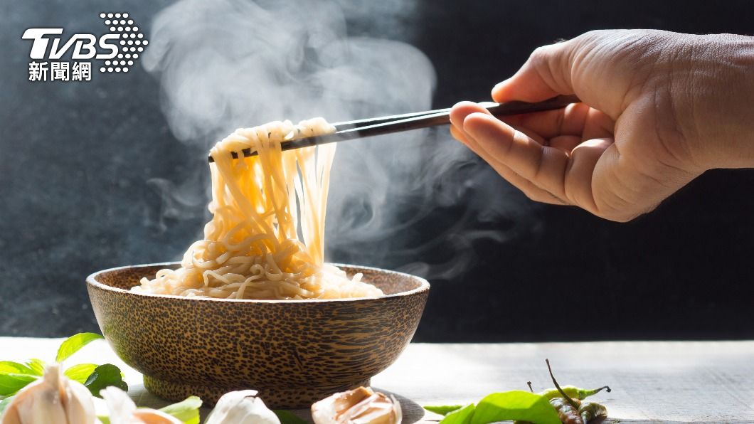 營養師說下午兩點到三點進食精緻澱粉、高熱量食物，不容易胖。（示意圖／shutterstock達志影像）