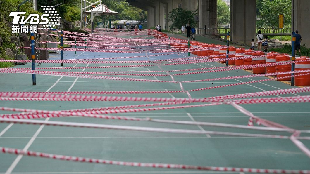 公共運動區域被封鎖線包圍。(圖/達志影像美聯社)