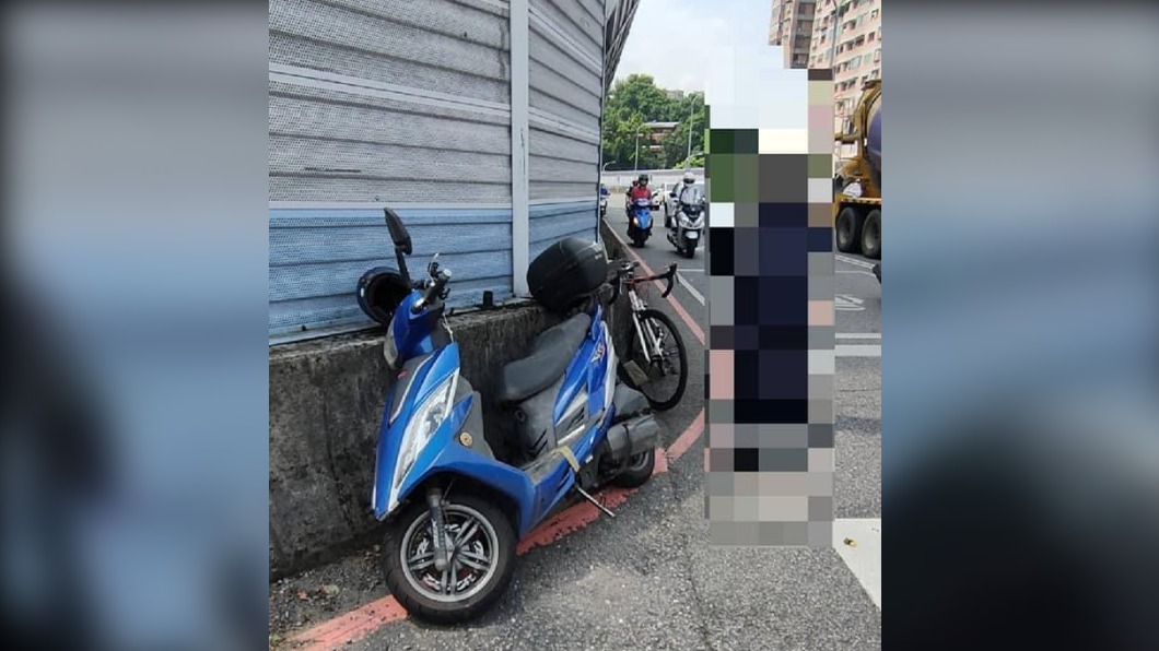 按喇叭是決鬥的號角?男提醒單車亂停 反被勾脖摔地