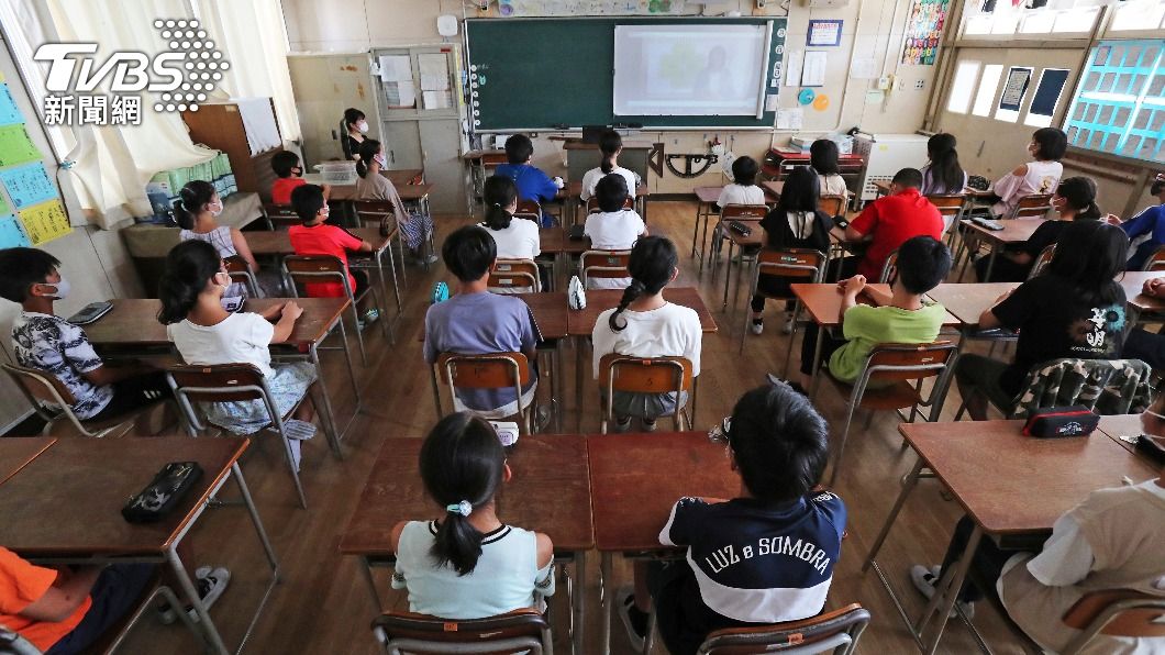 疫情燒不停!日本學校延長暑假 分散到校
