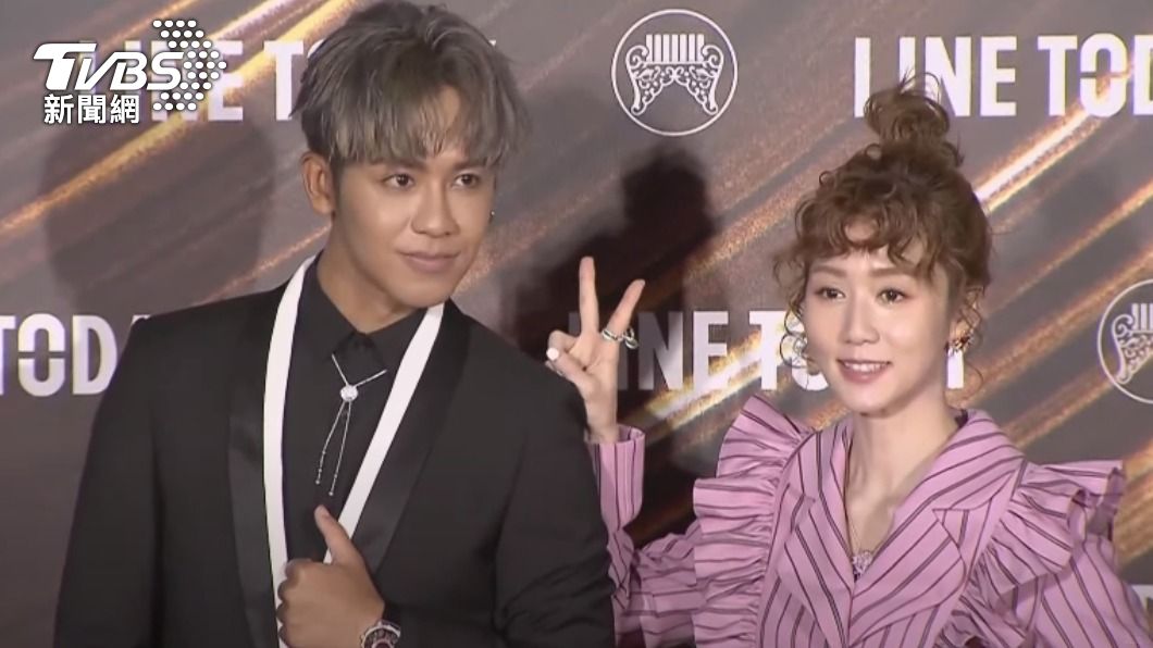 金曲紅毯/鼓鼓首挑大樑「口條驚豔」!搭檔瑪麗網全讚嘆