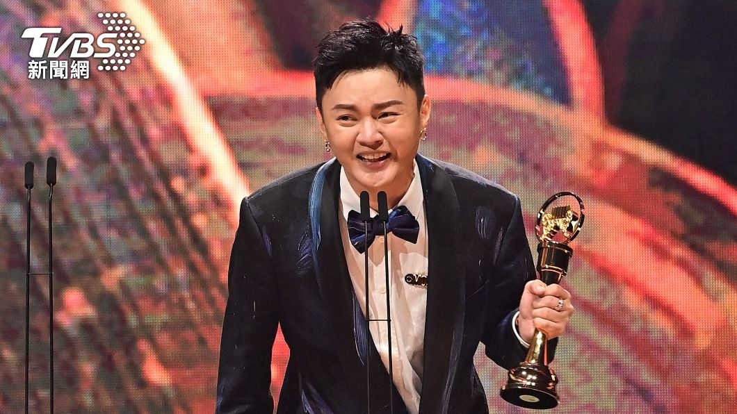許富凱連續7年都入圍,終於熬成台語歌王。(圖/台視提供)