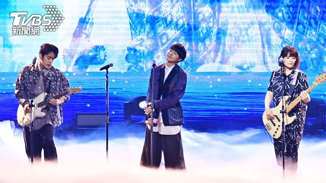 金曲32／魚丁糸驚喜現身！歌迷看哭：好久沒聽青峰唱歌