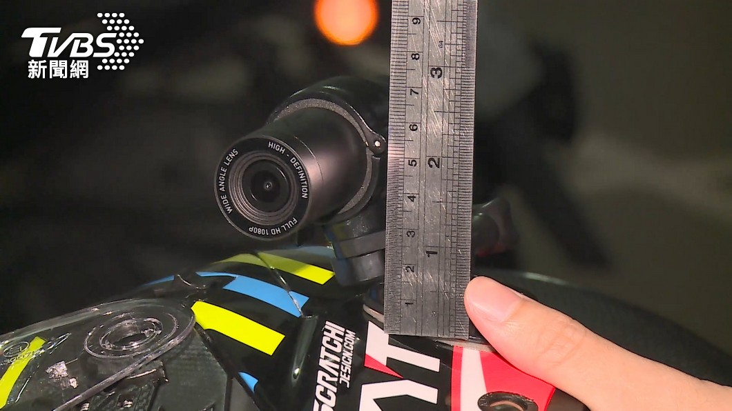 市場販售的行車紀錄器尺寸遠遠超過5mm。(圖片來源/ TVBS)